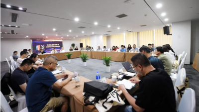 自然是最好的教育——?jiǎng)⒘脸套髌分袑W(xué)語文教師座談會(huì)在南京舉行