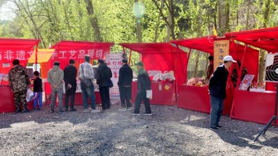 樂訂坊非遺文創(chuàng)手工藝品展銷為懷柔朝陽(yáng)洞廟會(huì)添彩