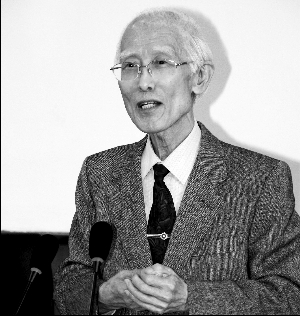 余光中離世，鄉(xiāng)關(guān)何處寄鄉(xiāng)愁《作家報(bào)》2017.12.22. 第51期（總第1089期.執(zhí)行總編輯：李長(zhǎng)洲）第一版