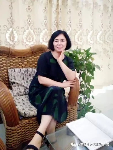 【作家報社文學(xué)影視藝術(shù)院】文學(xué)創(chuàng)作班、研修班小說學(xué)員作品展臺 李艾香【渡口】||總第36期 ||2018.11.28