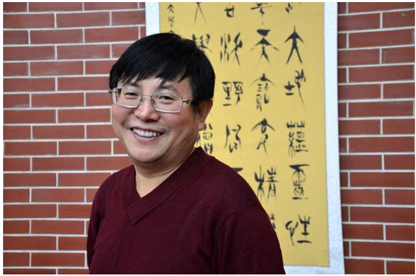 毛曉春紀(jì)實(shí)散文集《紙上低語(yǔ)是故鄉(xiāng)》出版發(fā)行