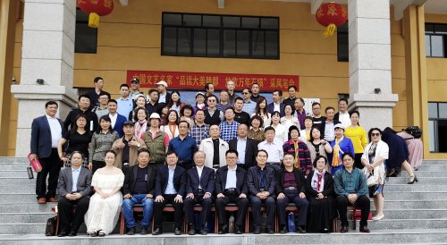 踐行偉大中國夢   喜慶建黨百周年   中國文藝名家  “品讀大美贛鄱   放歌萬年石鎮(zhèn)”采風(fēng)筆會