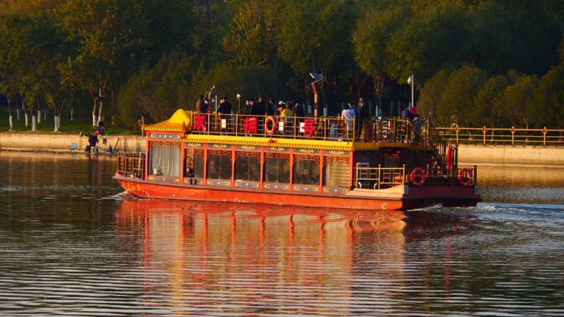 攝影：北京通州運(yùn)河公園水上風(fēng)景及畫(huà)舫游船掠影