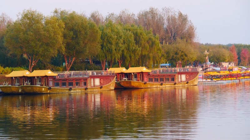 攝影：北京通州運(yùn)河公園水上風(fēng)景及畫(huà)舫游船掠影